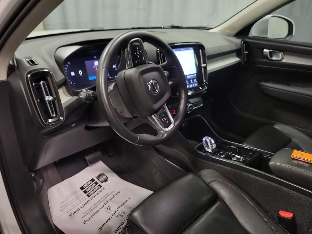 2024 Volvo XC40 B5 Plus Bright Theme
