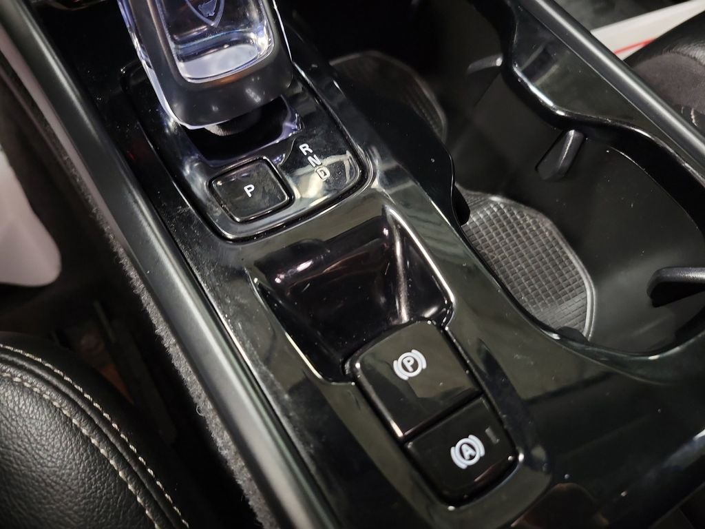 2024 Volvo XC40 B5 Plus Bright Theme