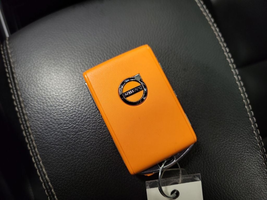 2024 Volvo XC40 B5 Plus Bright Theme