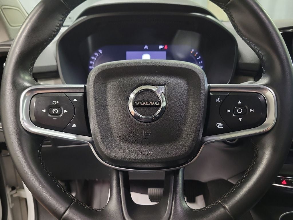 2024 Volvo XC40 B5 Plus Bright Theme