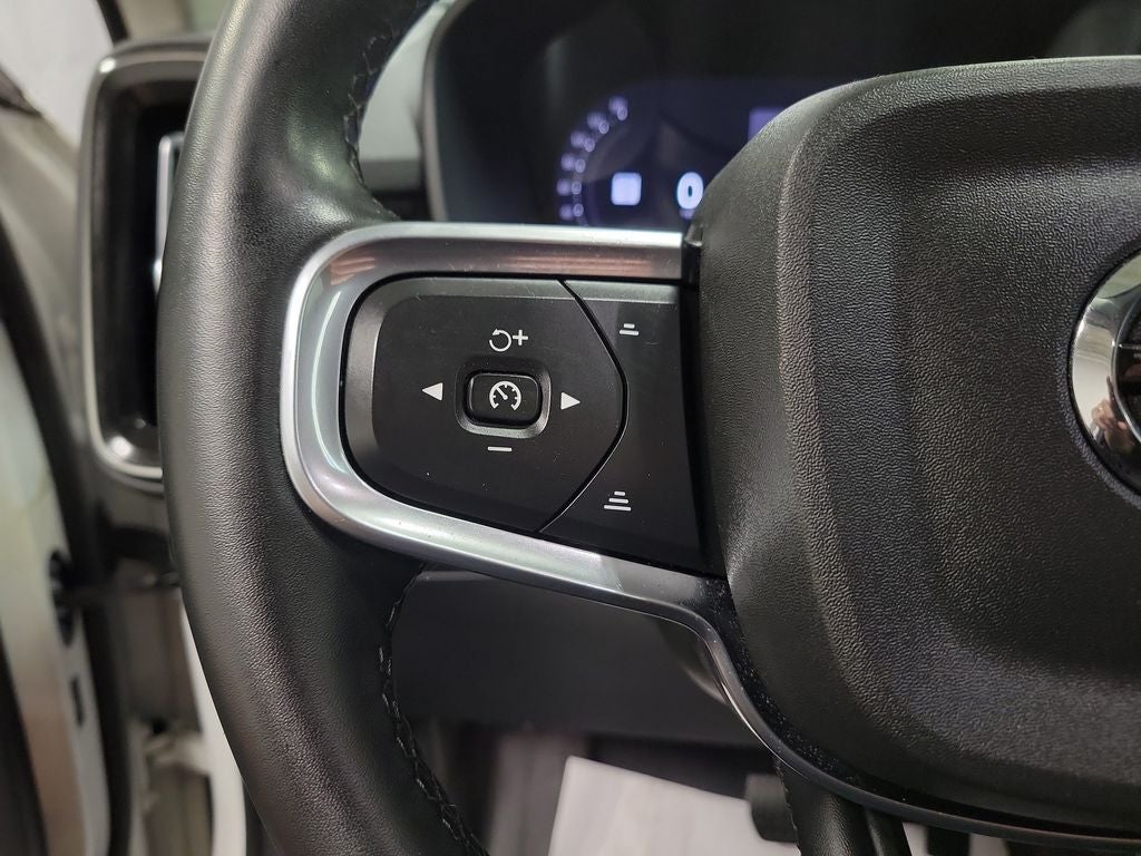 2024 Volvo XC40 B5 Plus Bright Theme