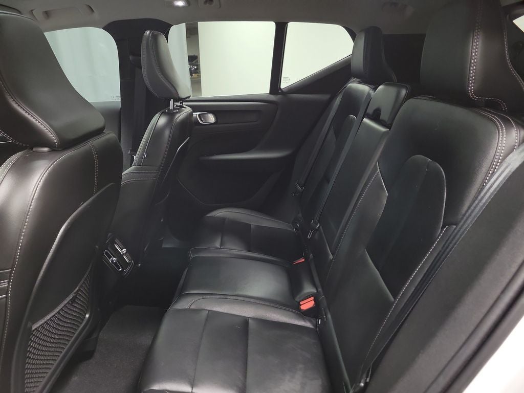 2024 Volvo XC40 B5 Plus Bright Theme