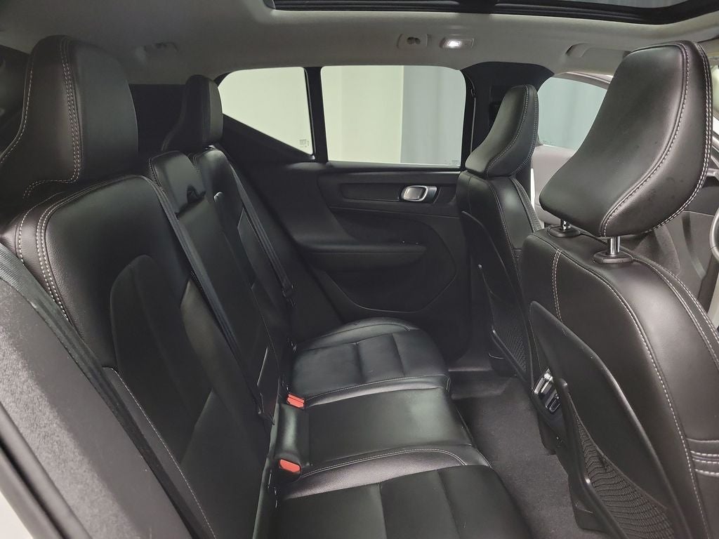2024 Volvo XC40 B5 Plus Bright Theme