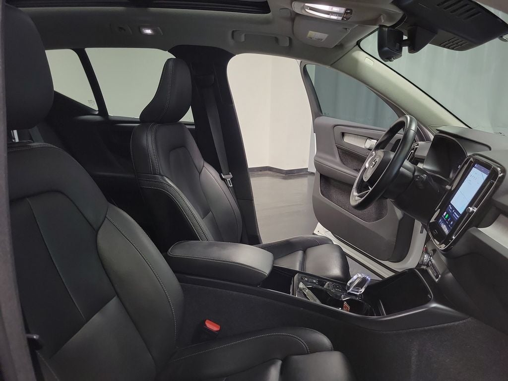 2024 Volvo XC40 B5 Plus Bright Theme