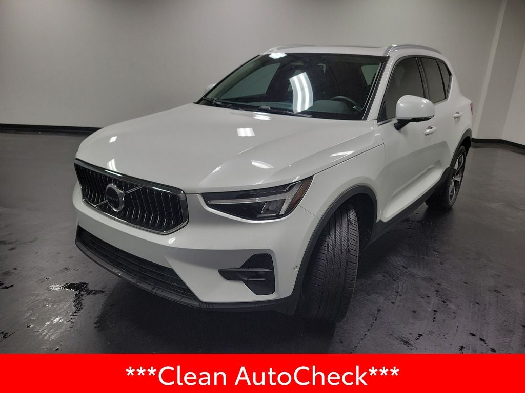 2024 Volvo XC40 B5 Plus Bright Theme