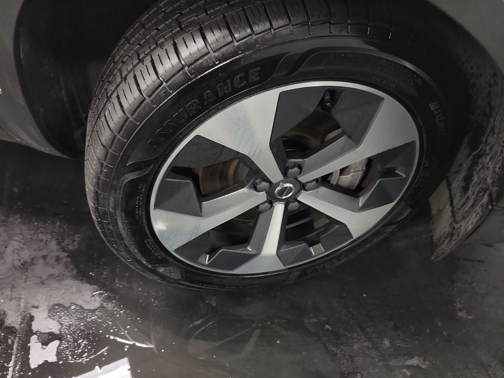 2024 Volvo XC40 B5 Plus Dark Theme