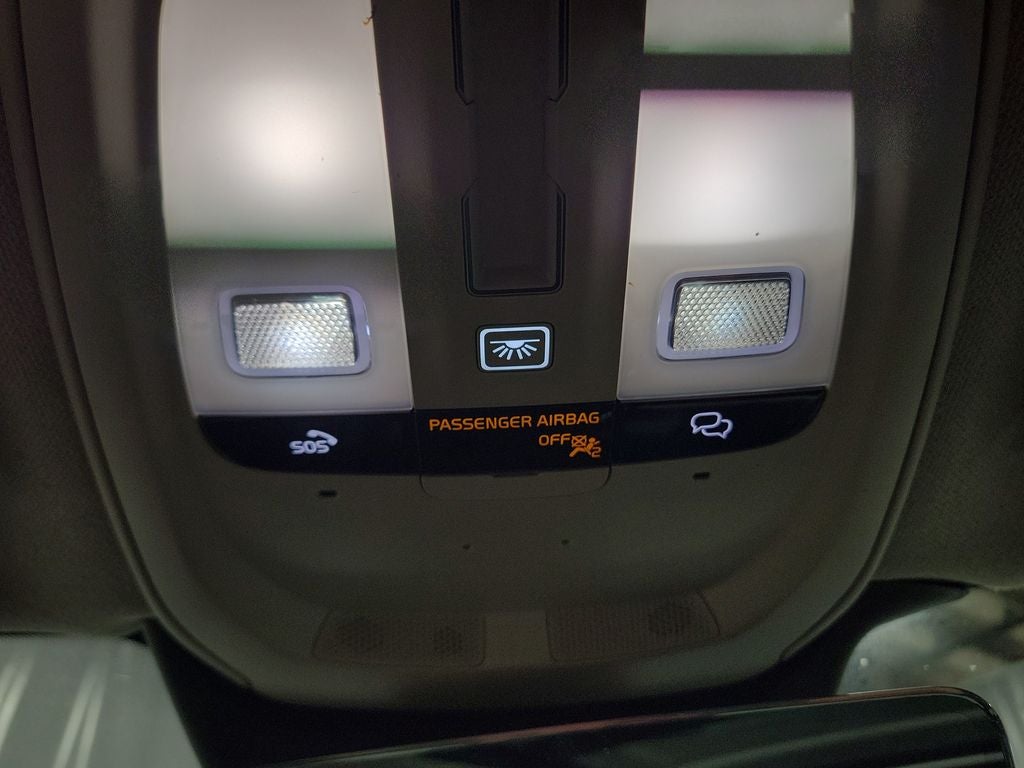 2024 Volvo XC40 B5 Plus Dark Theme