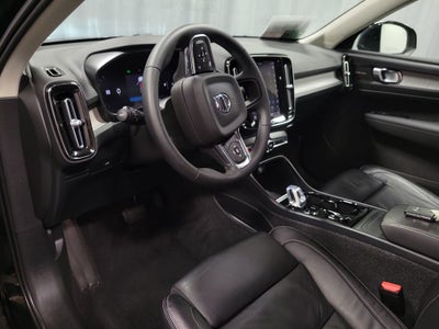 2023 Volvo XC40 B5 Plus Bright Theme