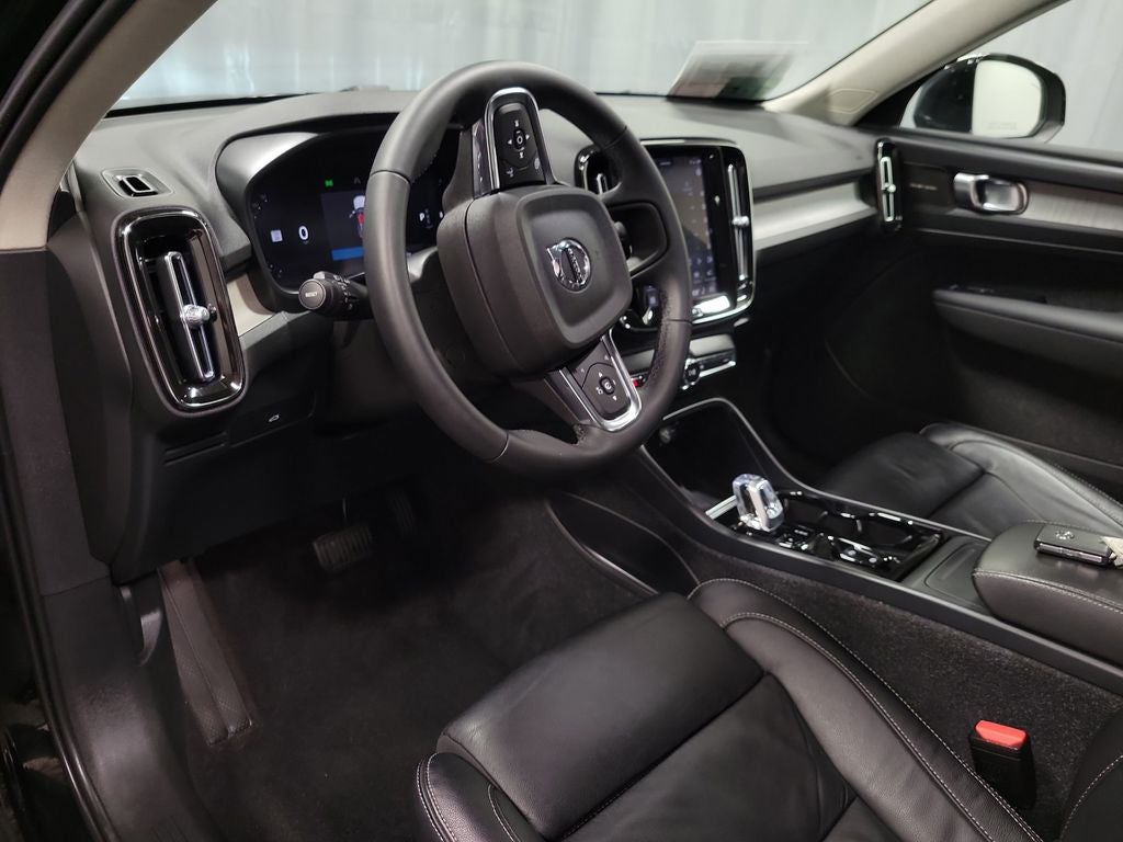 2023 Volvo XC40 B5 Plus Bright Theme