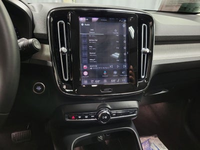2023 Volvo XC40 B5 Plus Bright Theme