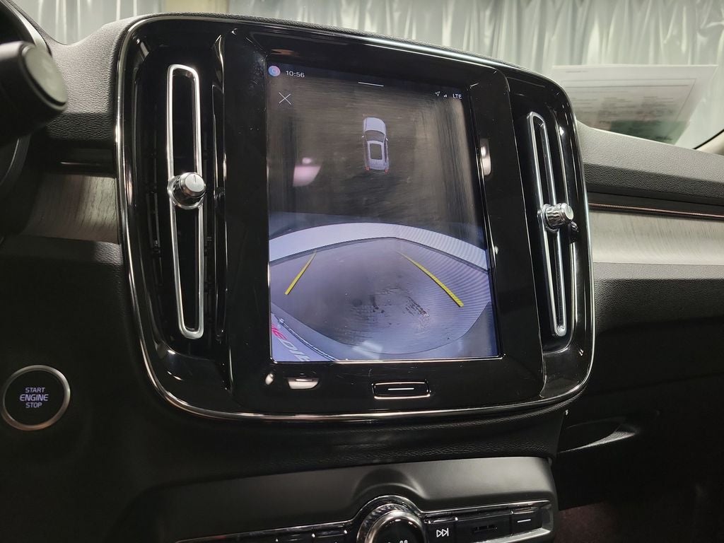 2023 Volvo XC40 B5 Plus Bright Theme