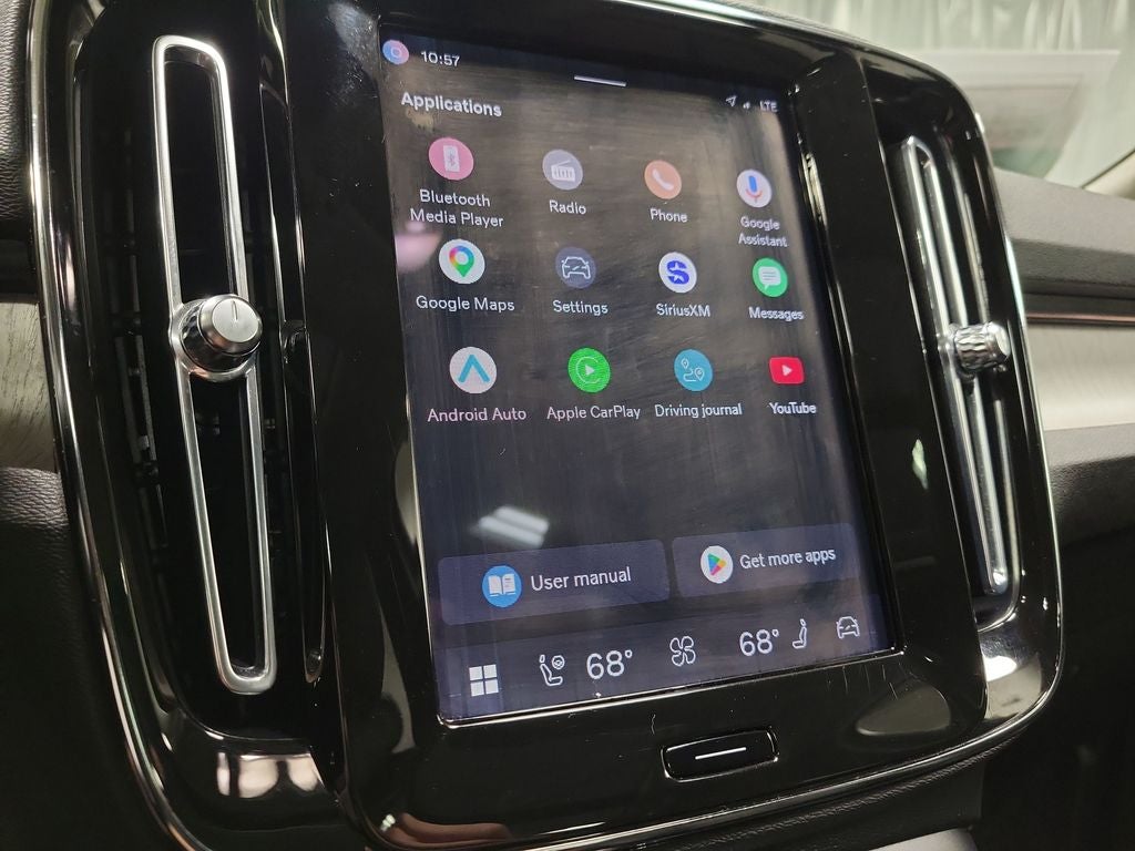 2023 Volvo XC40 B5 Plus Bright Theme