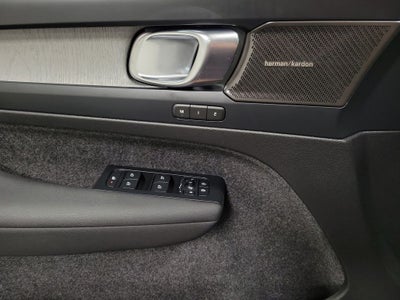 2023 Volvo XC40 B5 Plus Bright Theme