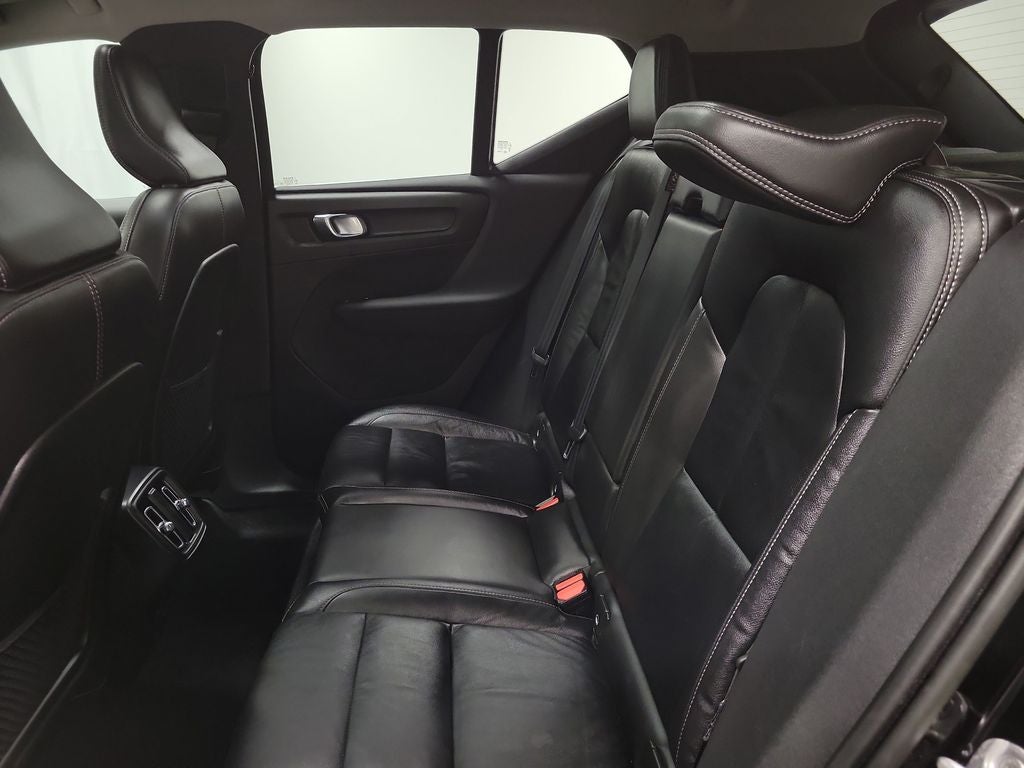 2023 Volvo XC40 B5 Plus Bright Theme