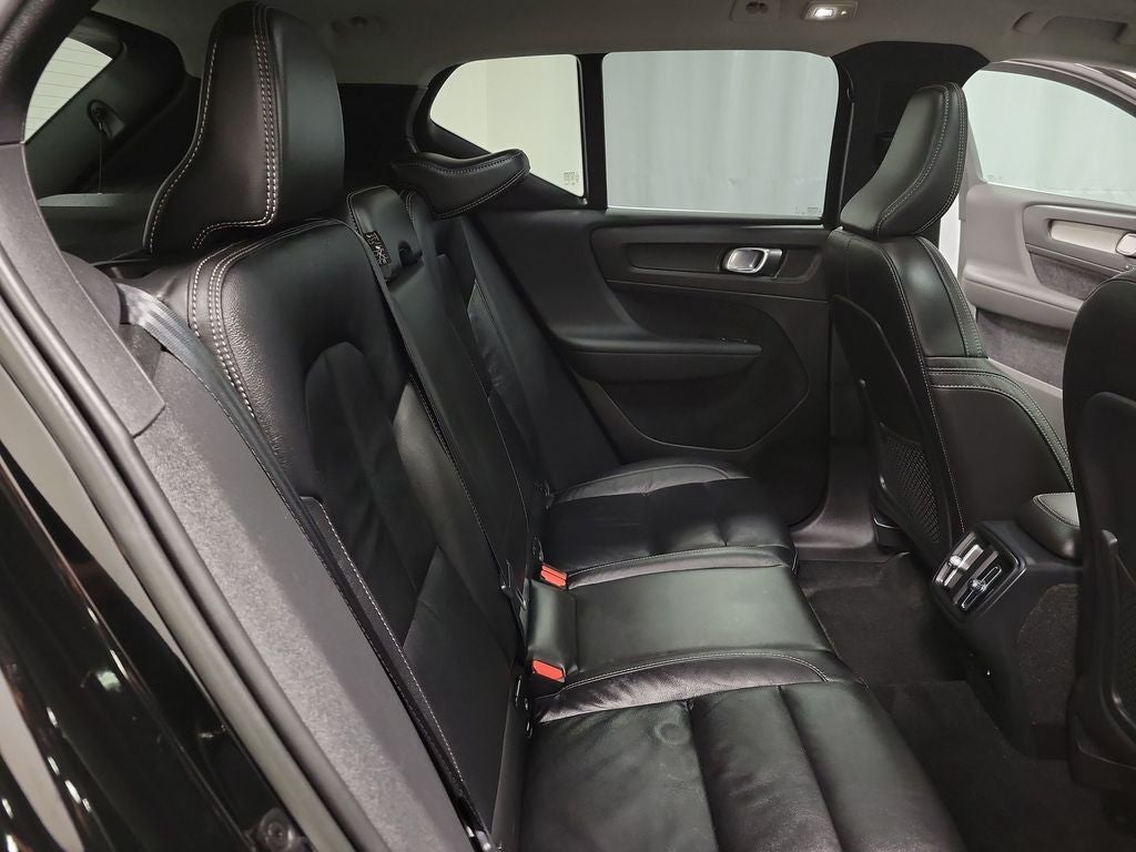 2023 Volvo XC40 B5 Plus Bright Theme