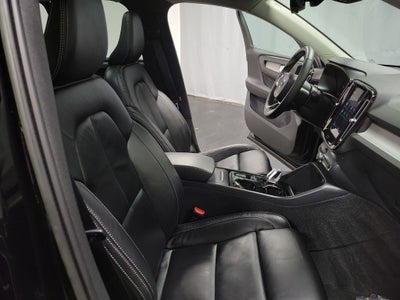 2023 Volvo XC40 B5 Plus Bright Theme