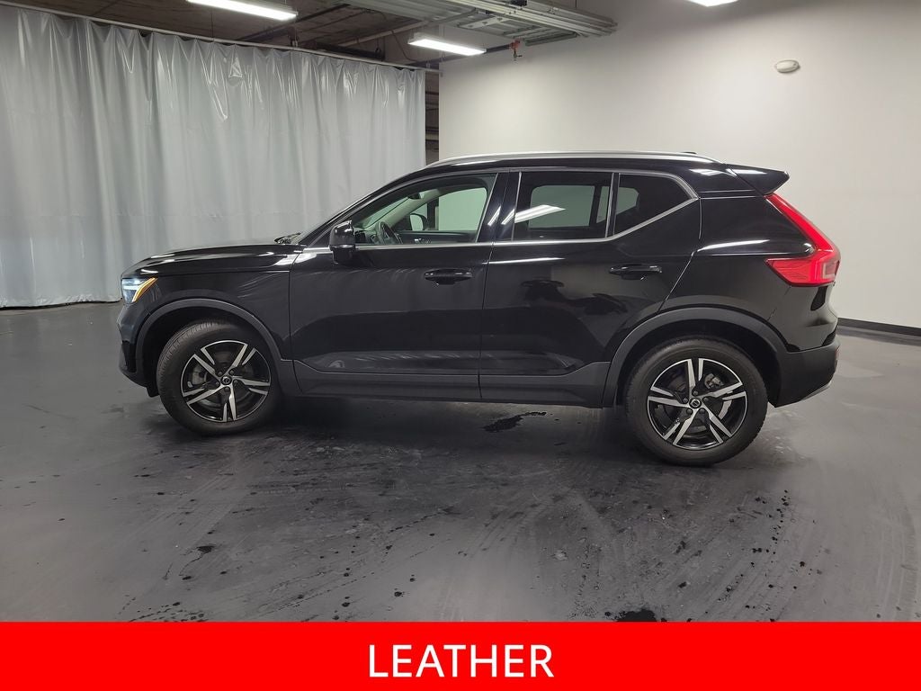 2023 Volvo XC40 B5 Plus Bright Theme