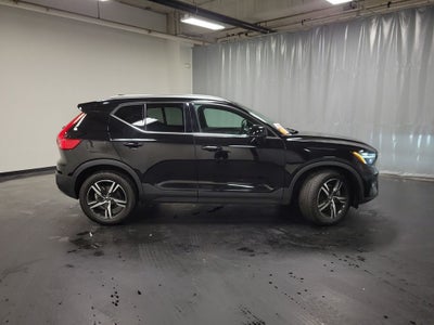 2023 Volvo XC40 B5 Plus Bright Theme