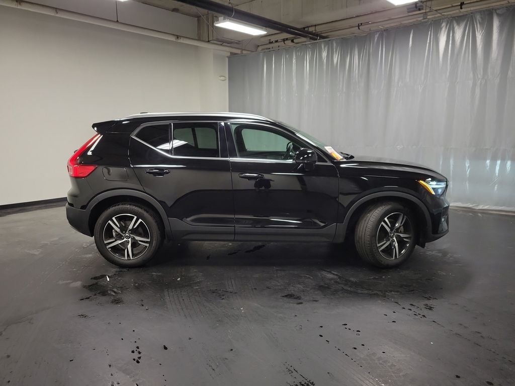 2023 Volvo XC40 B5 Plus Bright Theme